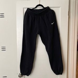 nike women’s loose fitting sweatpants